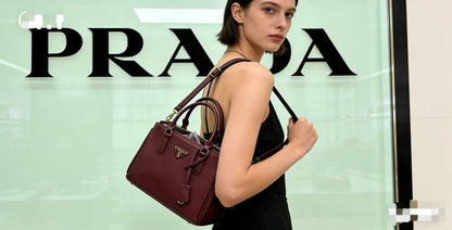 Prada
100 dhs🇦🇪
Size:25*11*18
Good quality .new

Zain07
♥️♥️♥️