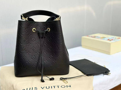 LV Master
Bucket 💕💕
25cm🫶🏼 
330 dhs❣️

Zain228
♥️♥️♥️