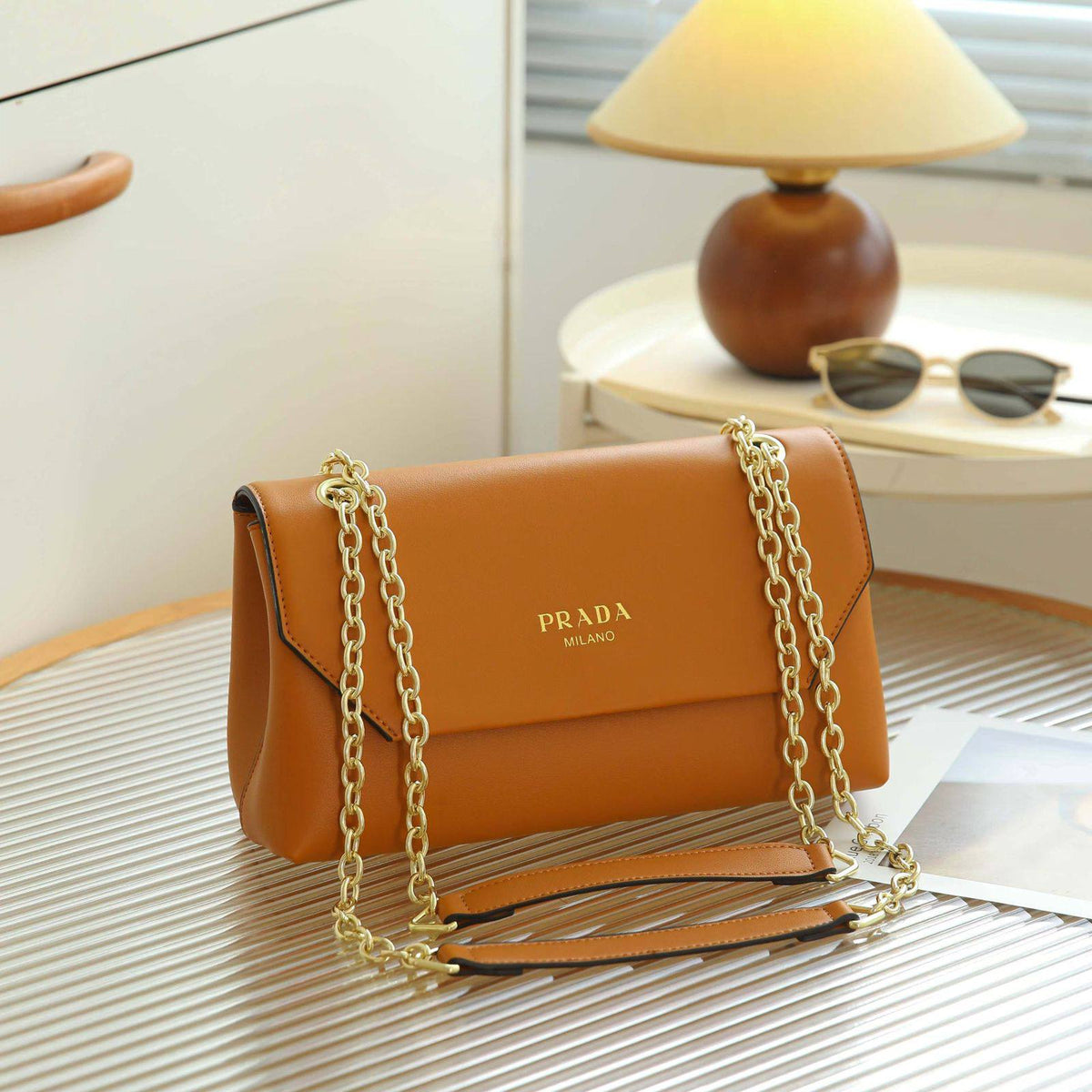 PRADA

 NEW CAME 
GOOD QUALITY 
WITH BOX 
95 dhs🇦🇪🇦🇪

Zain295
Zain39
Zain17
♥️♥️♥️