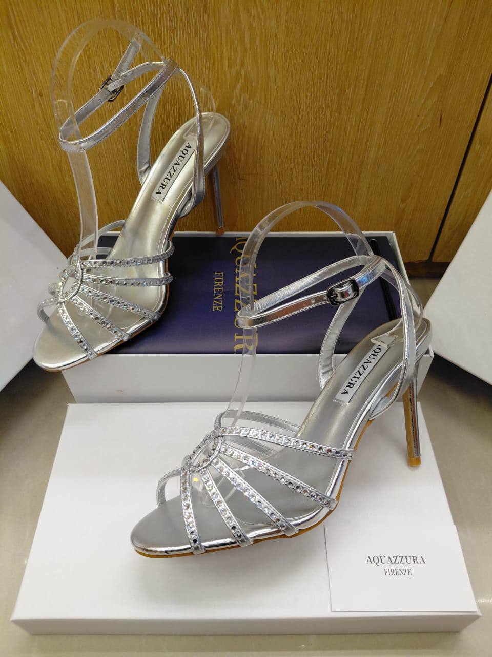 Aquazzura High Heels,
Good Quality,New Arrived 

Size 36 To 41

120DHS🇦🇪🇦🇪🇦🇪

Zain120
♥️♥️♥️