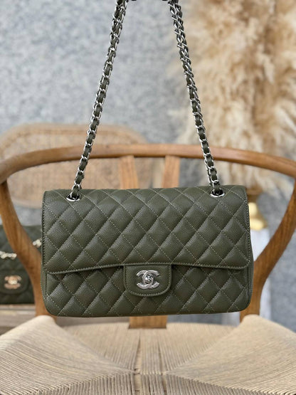 CHANEL
25cm
370 dhs✅
Top quality 
With box🎁

Zain167
♥️♥️♥️