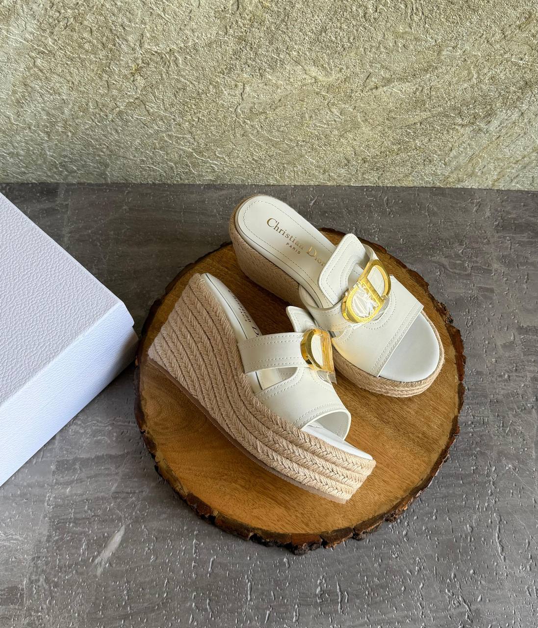DIOR 
SuperMaster Quality 💯
500 dhs🇦🇪🇦🇪
Size: 36-41💥

Zain171
♥️♥️♥️