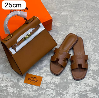 LV 
Best quality 

with box’s 
🎁🎁🎁

120 dhs✅
size 20 cm

Zain290
♥️♥️♥️
