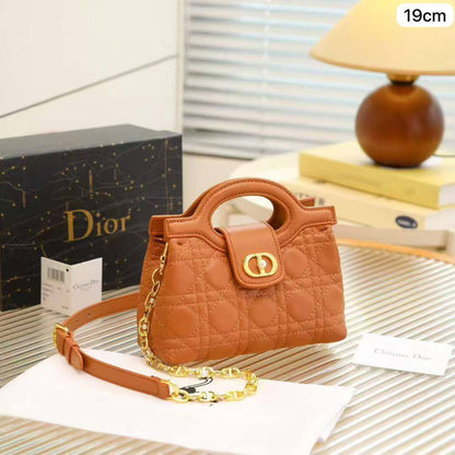 🌹 YSL / Dior 
1⃣️ First quality +🎁
Size: 23 ~ 19 cm


90 dhs🇦🇪🇦🇪

 with box

Zain115
♥️♥️♥️