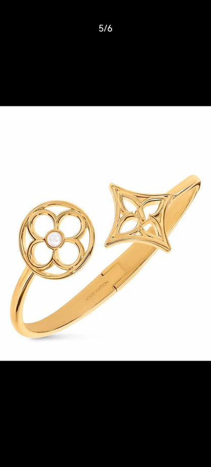 LV Bangle
Master quality 

*70* AED normal box 📦 
*90* AED master box 🗃️

Zain48
♥️♥️♥️