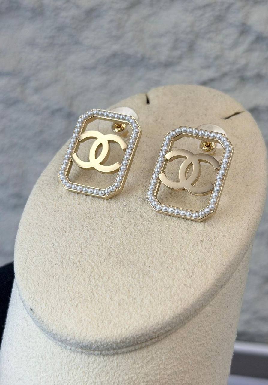 CHANEL* 🤍
↗️ *Super Master Quality ®️*
* *New Collection*
* ⁠EARINGS
*95 dhs❤️* with *Orignal* Packing 🎁
*85 dhs❤️* with *Normal* Box & Bag

Zain209
♥️♥️♥️