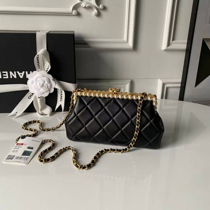 Chanel
*Pearly Lambskin, Imitation Pearls✅*
*Size 20 cm*
For Price 👇 WhatsApp✅
0568585901 
0507557372
0552275751 Owner Zain 👌

Zain274
♥️♥️♥️