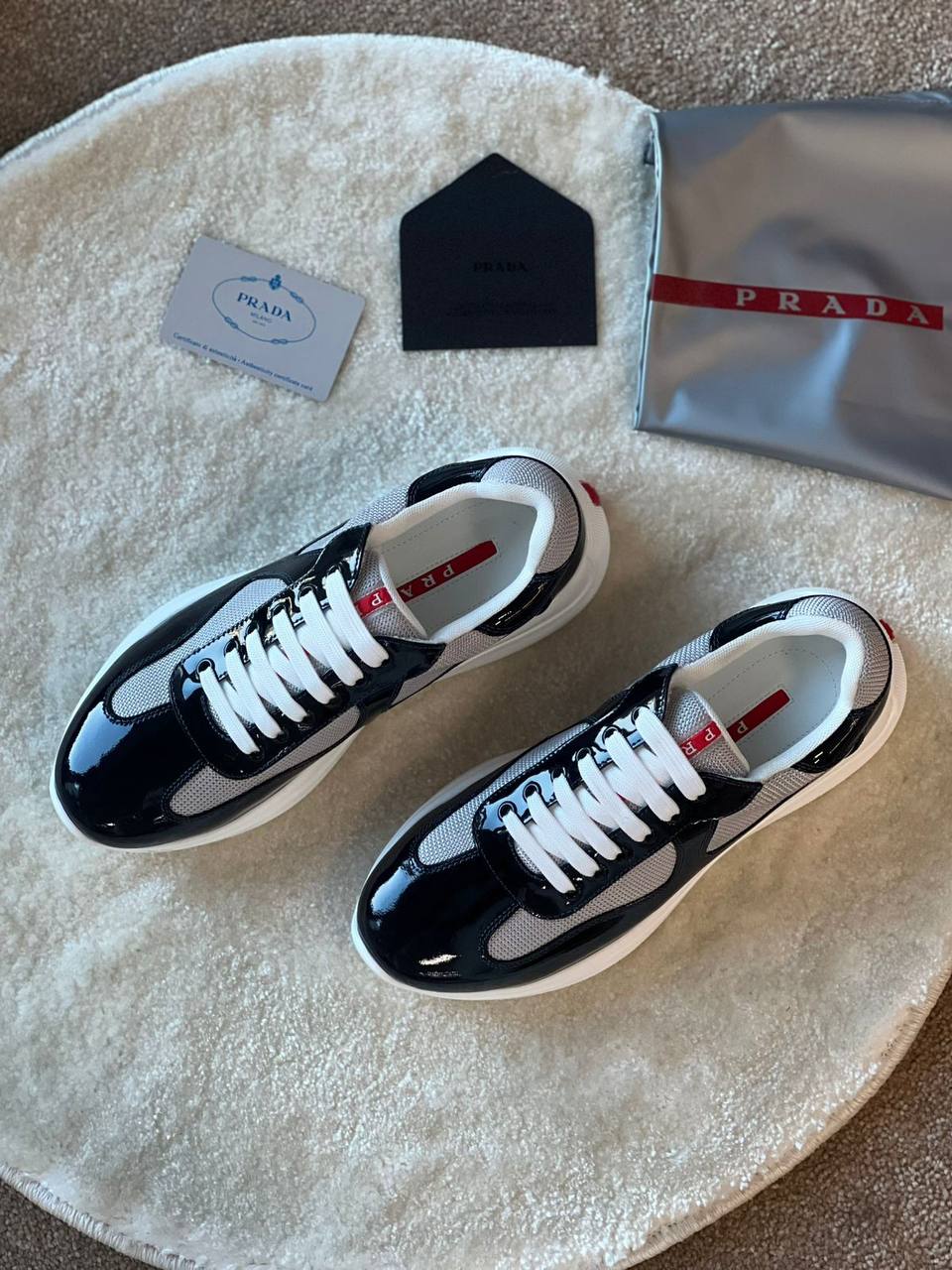 PRADA 
SUPER MASTER. QUALITY 🥀
40-46
500 dhs🪙🖤

Zain43
♥️♥️♥️