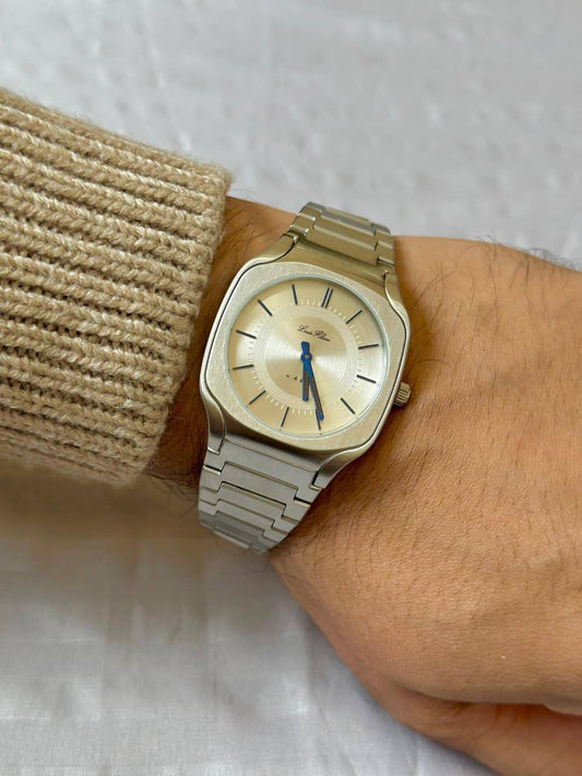 Louis Hilano watch for men 
good quality 
260 dhs🪙💚

Zain59
♥️♥️♥️