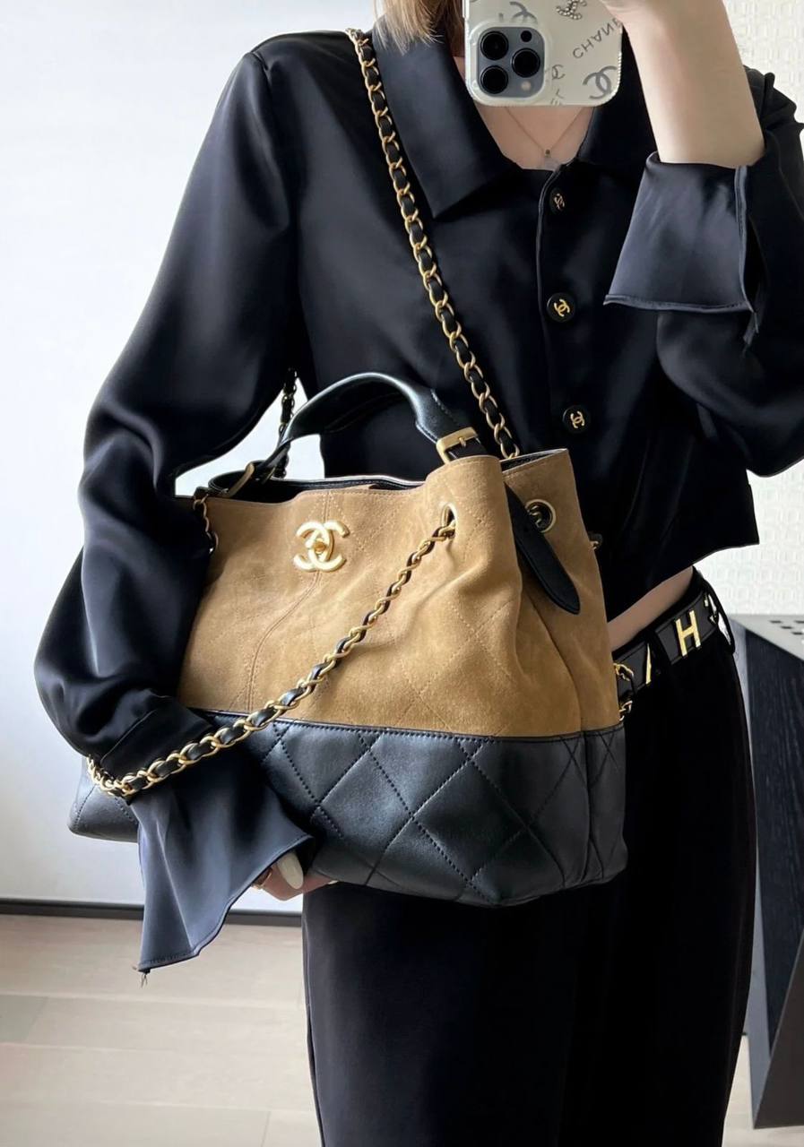 CHANEL
 COPY ONE
250 dhs✅
leather

Zain39
♥️♥️♥️