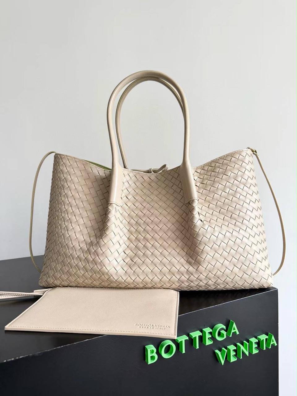 Bottega Veneta Pinacoteca tote bag 

For Price 👇 WhatsApp✅
0568585901 
0507557372
0552275751 Owner Zain 👌

Zain71
♥️♥️♥️