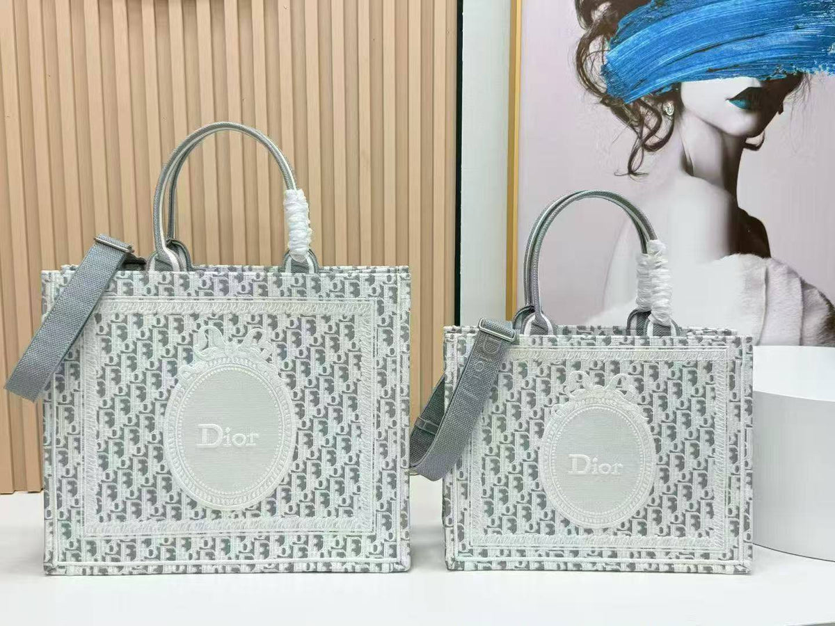 Dior bags

Big size: 330 dhs🇦🇪🇦🇪

Small size: 320 dhs🇦🇪🇦🇪

Zain153
♥️♥️♥️