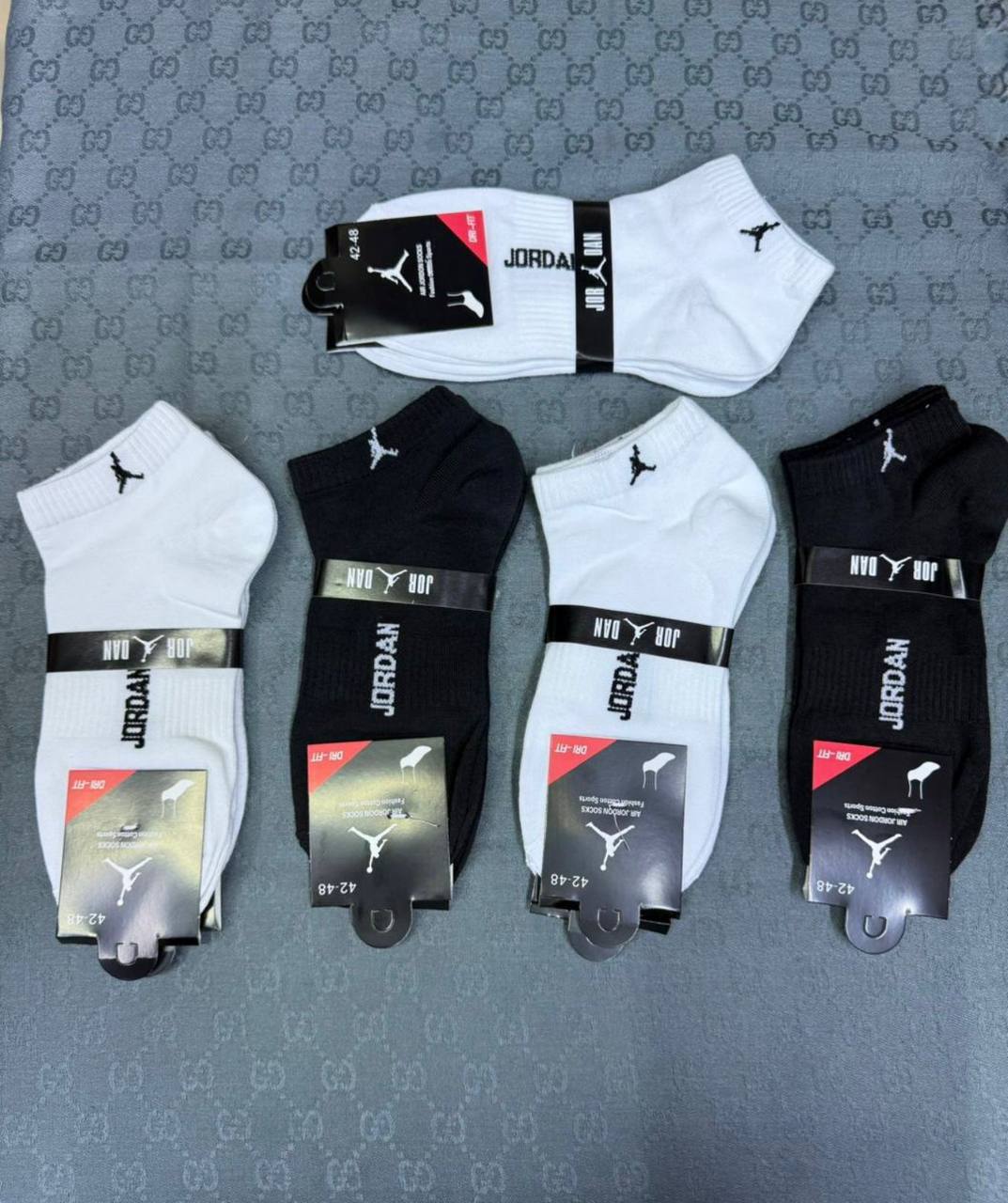 Socks
One packet
35 dhs✅

Zain93
♥️♥️♥️