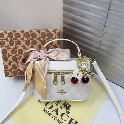 Coach  

With box 🎁
70 dhs🇦🇪🇦🇪

Zain232
♥️♥️♥️