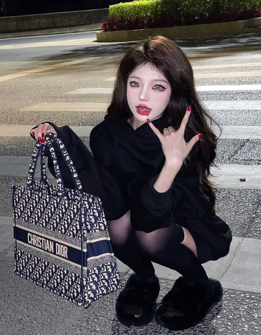 Dior
110 dhs❣️
36cm
41cm

Zain35
♥️♥️♥️