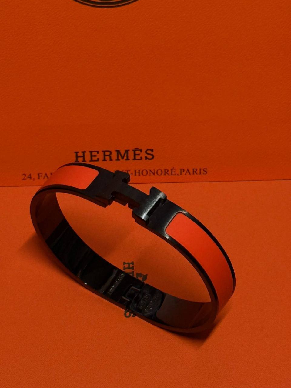 Hermes ❤️‍🔥*
Bangle ✨
Master quality 💯
Size 17,19,21
With normal boxes 📦 
55 dhs💓
With master box 🗃️ 
65 dhs💓

Zain216
♥️♥️♥️