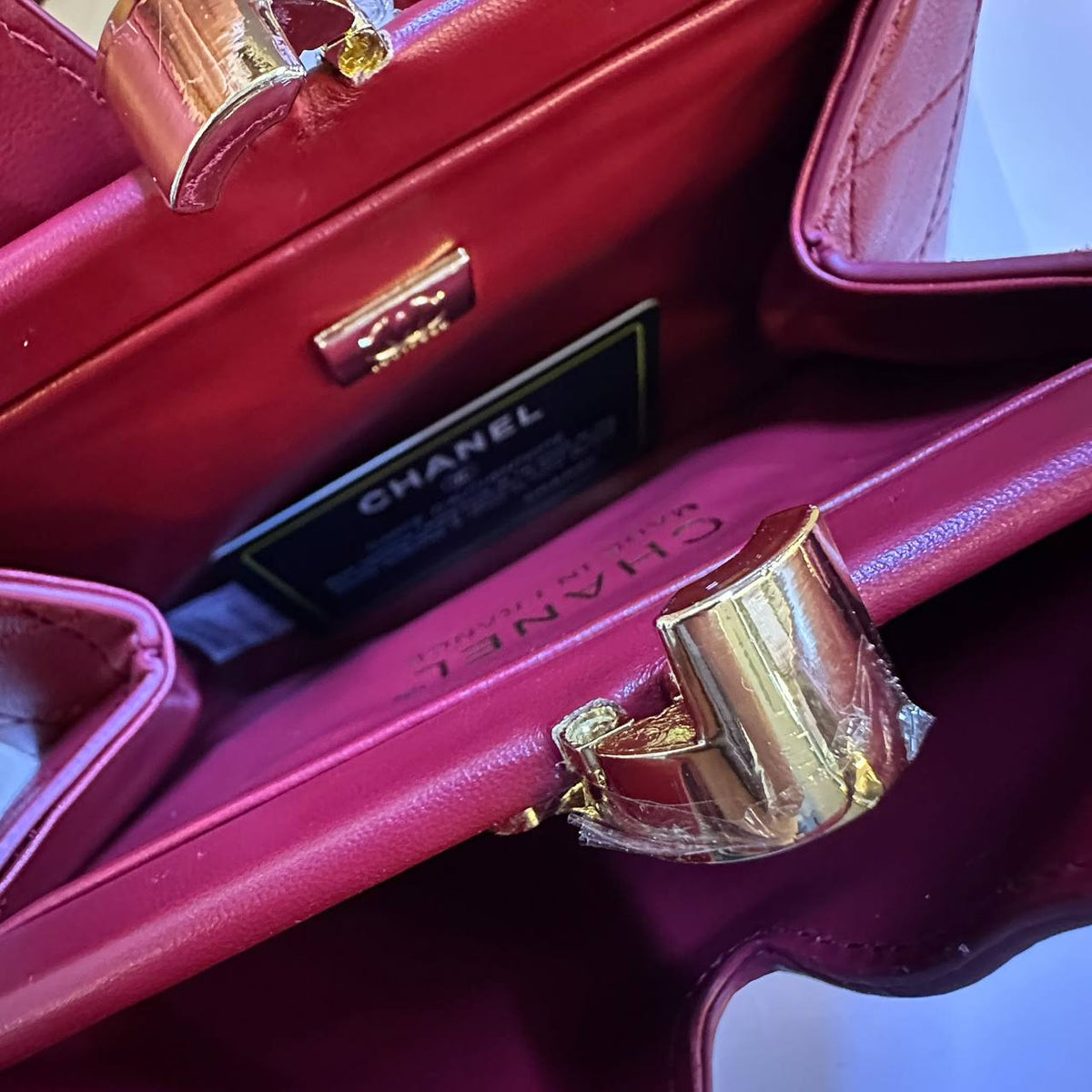 CHANEL 

COPY ONE 

NEW CAME 
WITH BOX 

150 dhs🇦🇪🇦🇪

Zain39
♥️♥️♥️