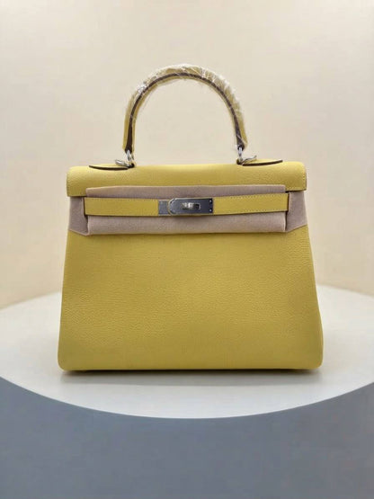Hermes Kelly 

28CM

Super master quality 
Available ✨💕💕

With full packing 📦🎀

For Price 👇 WhatsApp✅
0568585901 
0507557372
0552275751 Owner Zain 👌

Zain252
♥️♥️♥️