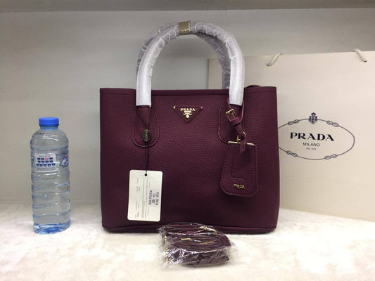 Prada 
Soft Quality 
115 dhs🪙💚

Zain250
♥️♥️♥️