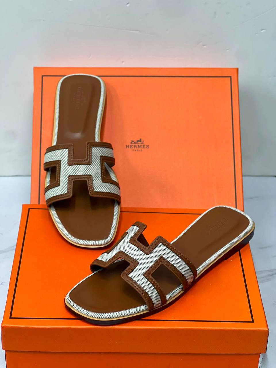 Hermes
𝐎𝐑𝐀𝐍 𝐒𝐋𝐈𝐏𝐏𝐄𝐑𝐒
💯high quality
Size 36-37-38-39-40-41

90 dhs💛

Zain21
♥️♥️♥️