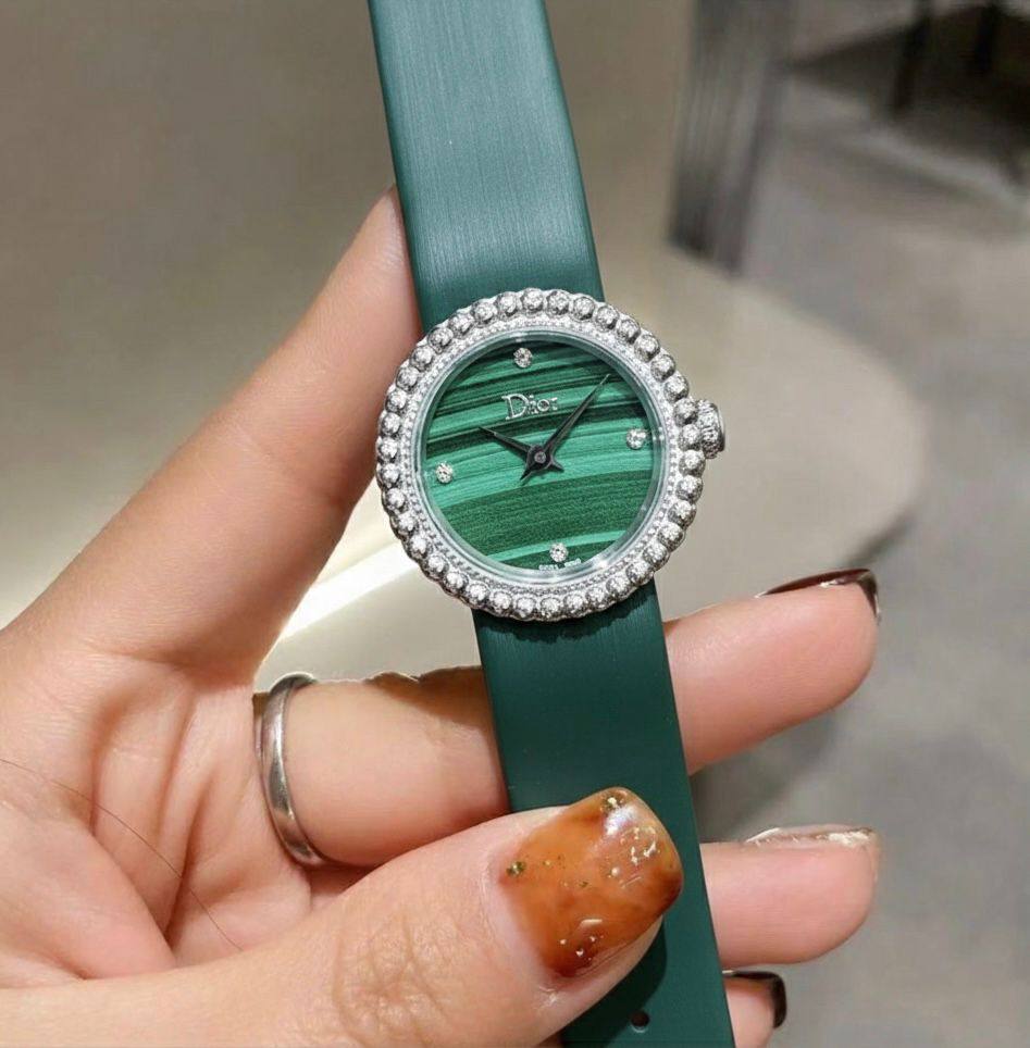 Dior
 Watch For Ladies 
Good Quality 
250 dhs❤️

Zain59
♥️♥️♥️