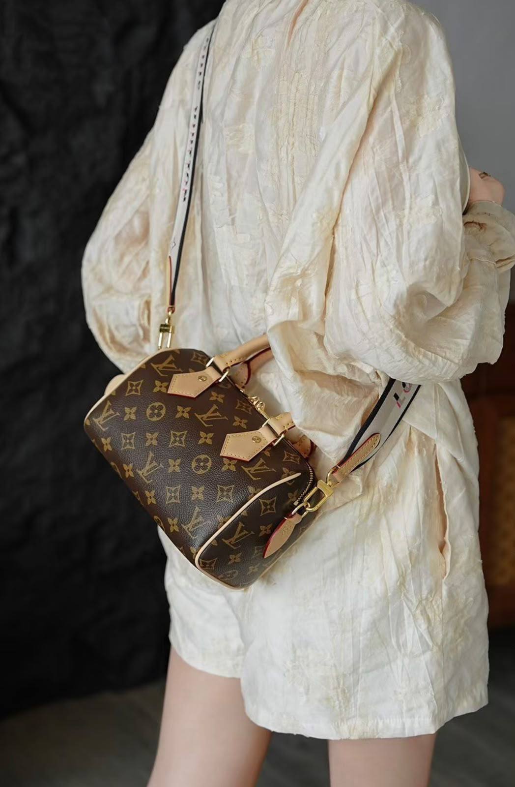 LOUIS VUITTON 

SPEEDY
 NEW CAME 
GOOD QUALITY 
WITH BOX

100 dhs🇦🇪

Size:20cm

Zain295
♥️♥️♥️
