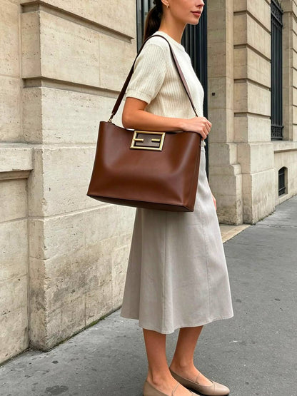 FENDI WAY 
COPY ONE  
BIG SIZE 
 210 DHS💛......(leather)

Zain295
♥️♥️♥️