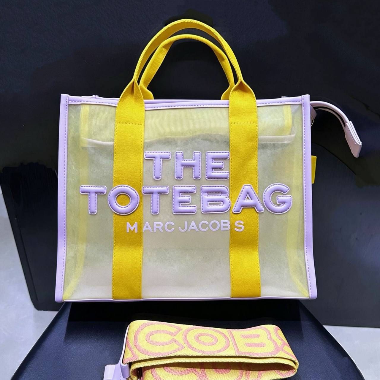 MARC JACOBS 
THE TOTE BAG  
BEACH BAG 
HIGH QUALITY 
110 dhs✅

Zain39
♥️♥️♥️