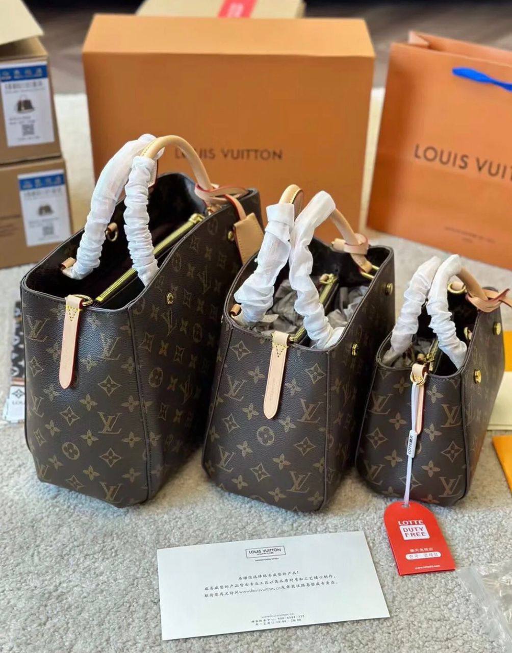 LV 

SMALL
95 dhs✅
size 22×11×17cm

MEDIUM
100 dhs✅
size 29×13×20cm

BIG
110 dhs✅
size 33×15×23cm

Zain232
♥️♥️♥️