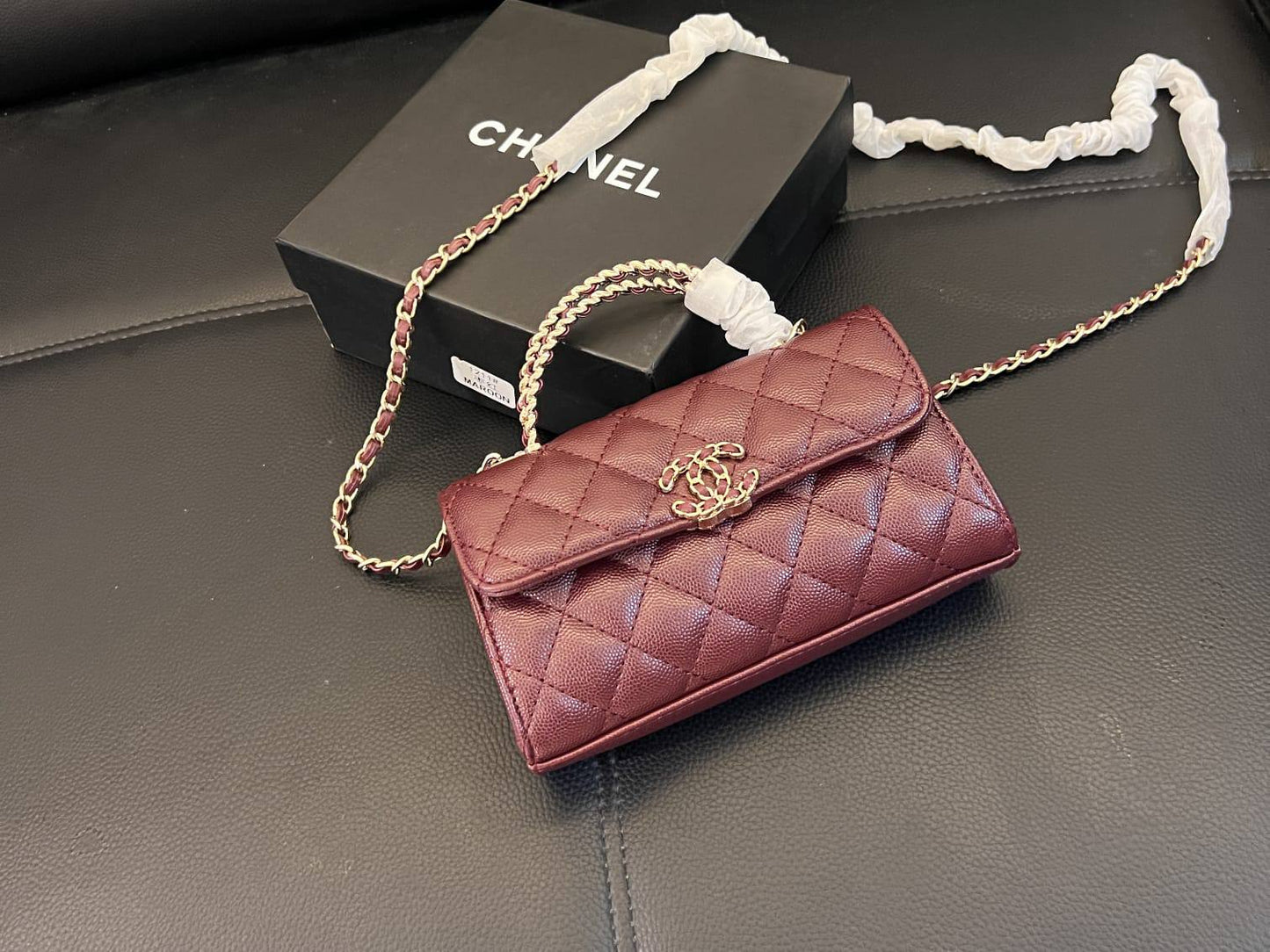 Chanel
100 dhs🇦🇪🇦🇪
with box
size 19cm

Zain26
♥️♥️♥️