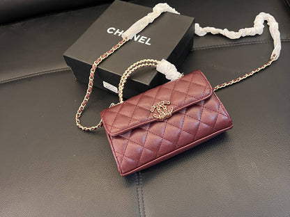 Chanel
100 dhs🇦🇪🇦🇪
with box
size 19cm

Zain26
♥️♥️♥️