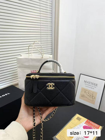 Chanel 
Master
240 dhs✅
#17cm🩷🩷🙋‍♂️
#with box

Zain228
♥️♥️♥️