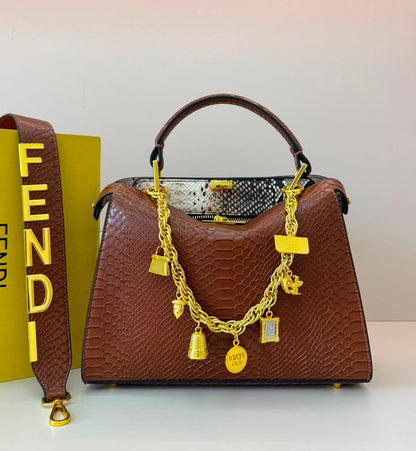 FENDI 
COPY ONE 
210 dhs✅

Zain39
♥️♥️♥️