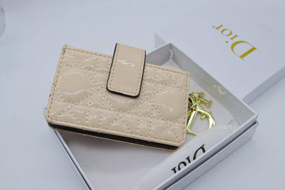 Dior Shine ⭐✨
Ladies Wallet 
55 dhs❣️

Zain33
♥️♥️♥️