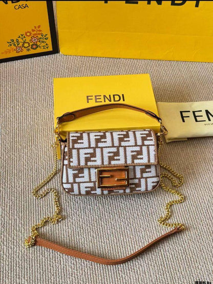 FENDI  
Mini Baguette
Master quality
18cm 

with box
🎁🎁🎁

190 dhs❤️


Zain95
♥️♥️♥️