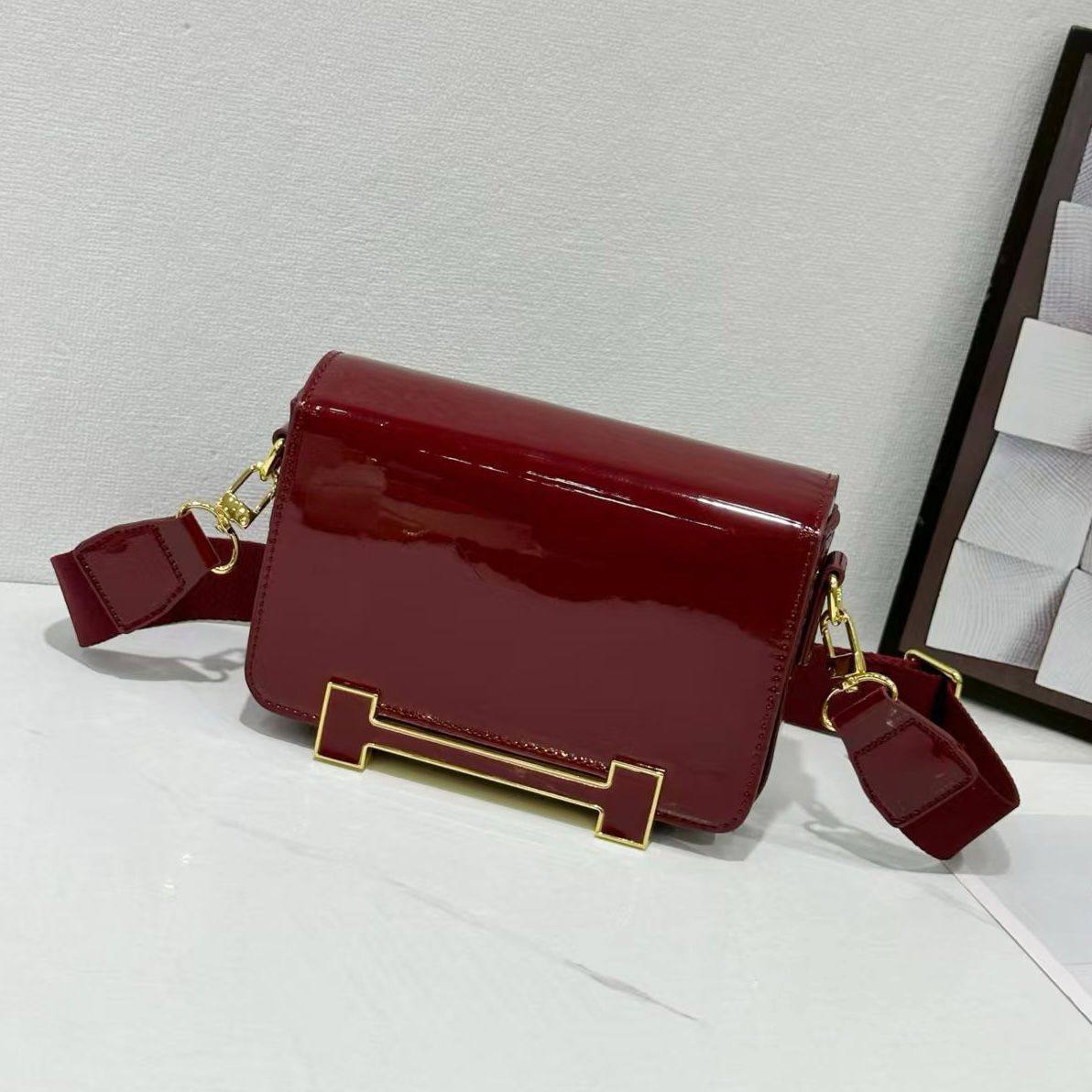 HERMES 

 HIGH QUALIT
 WITH BOX 
🎁🎁🎁

100 dhs✅

Zain295
♥️♥️♥️