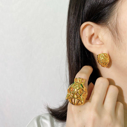 CARTIER*💕
Necklace 
Earrings 
Ring 
Master Quality 💐

*140* AED normal box 📦

Zain48
♥️♥️♥️