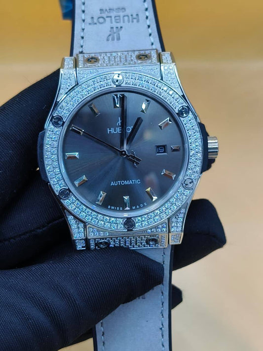 Hublot 
for mens
with stone
 320 dhs✅
automatic 🥰👍

Zain25
♥️♥️♥️
