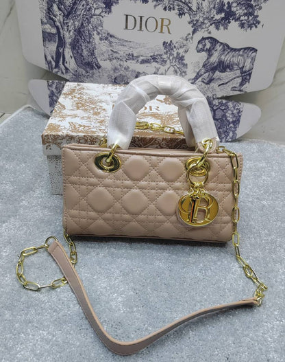 Dior
high quality
120 dhs🇦🇪🇦🇪
with box

Zain143
♥️♥️♥️