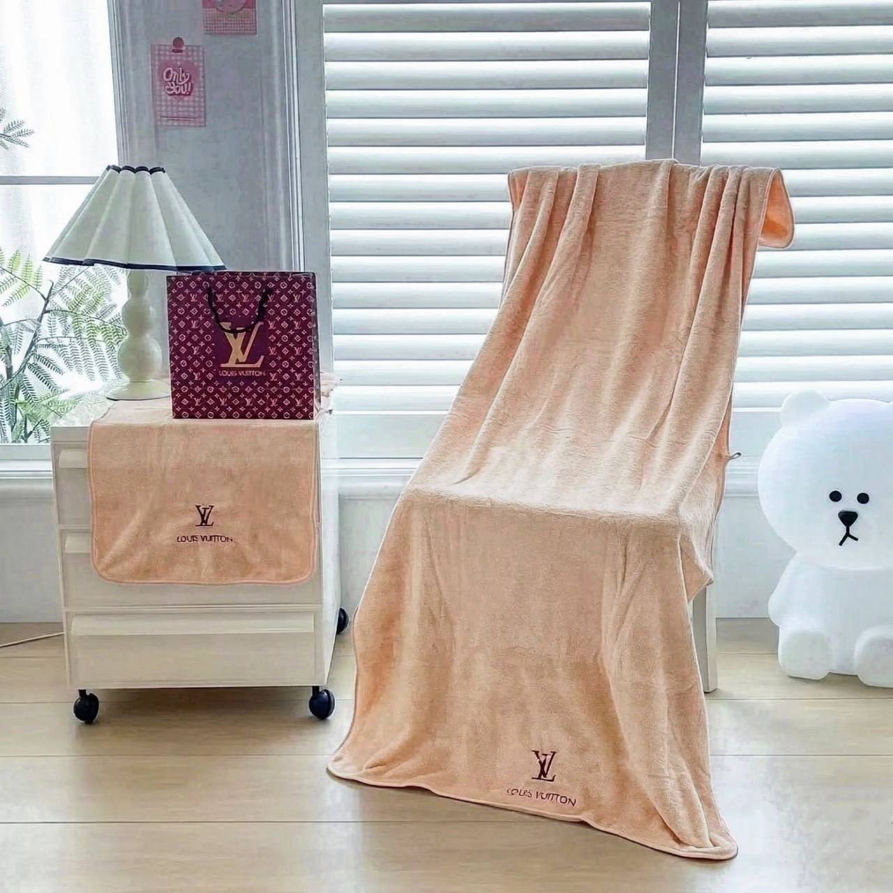Towel new came good quality 
with paper bag 
50 dhs🇦🇪🇦🇪

Zain295
♥️♥️♥️