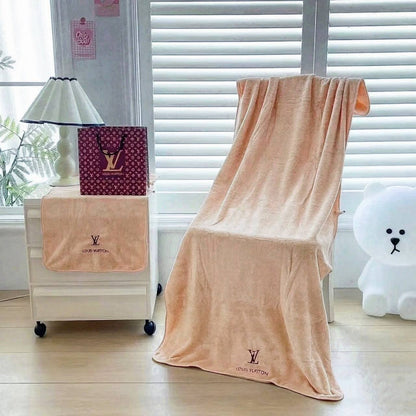 Towel new came good quality 
with paper bag 
50 dhs🇦🇪🇦🇪

Zain295
♥️♥️♥️