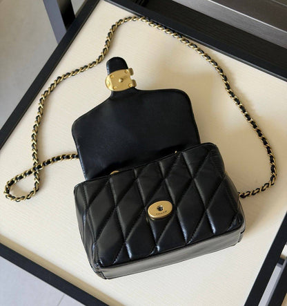 COACH

HIGH QUALITY 

WITH BOX 
🎁🎁🎁

110 dhs✅

Zain39
♥️♥️♥️