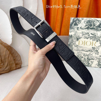 Dior

Master quality
for man
320 dhs🇦🇪🇦🇪

Zain164
♥️♥️♥️