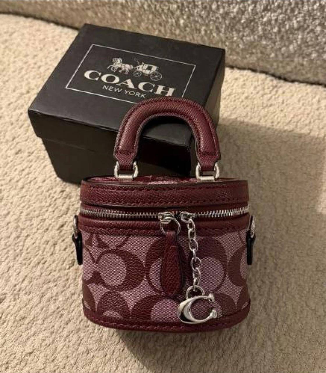 Coach
90 dhs✅

with box
🎁🎁🎁

Zain35
Zain26
♥️♥️♥️