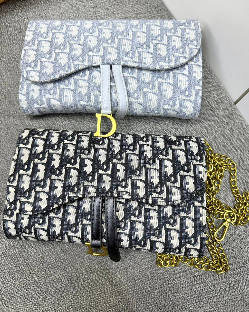 DIOR 

Size ：23CM  

90 dhs🇦🇪🇦🇪
withbox

Zain04
♥️♥️♥️