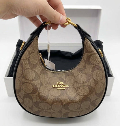 Coach


90 dhs🇦🇪🇦🇪

With box
Zain219
♥️♥️♥️
