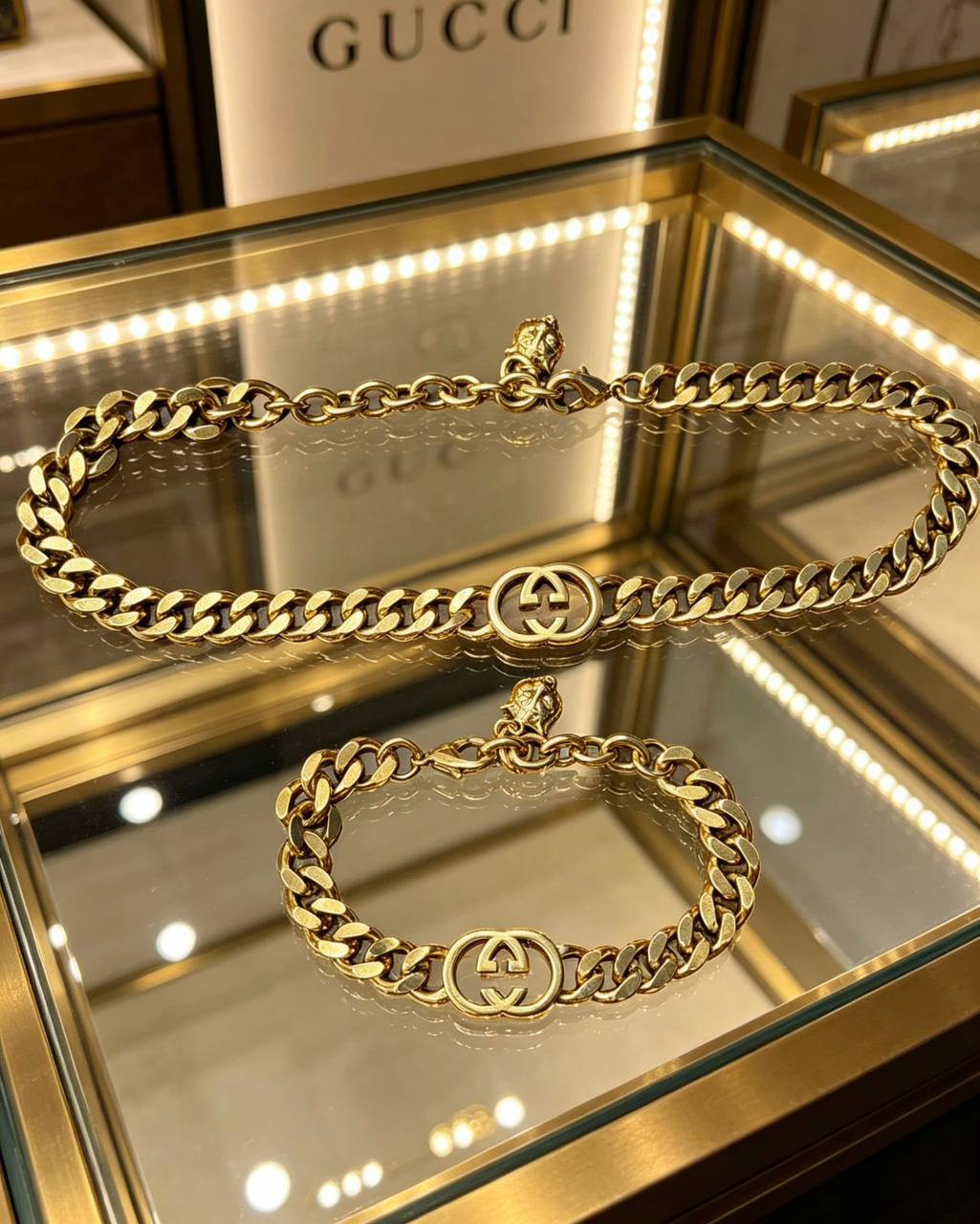 Gucci❤️‍🔥*
Necklace ✨
Bracelet 🦋
Master quality 💯
With normal boxes 📦 
100 dhs✅
With master box 🗃️ 
120 dhs✅

Zain216
♥️♥️♥️