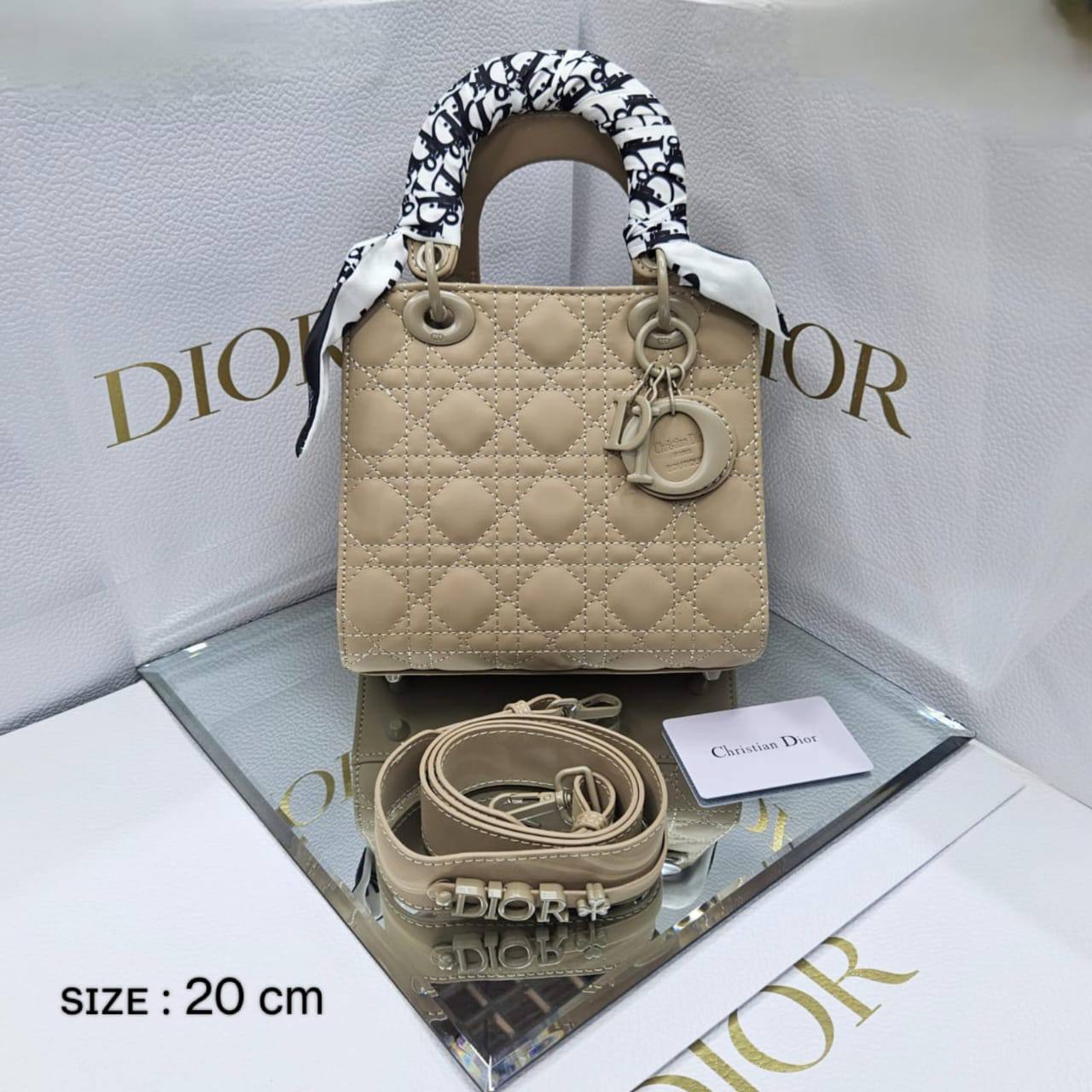 Dior
ᴍᴀᴛᴛᴇ ʟᴇᴀᴛʜᴇʀ ᴍᴀᴛᴇʀɪᴀʟ
ᴡɪᴛʜ ᴛᴡɪʟʟʏ ɪɴᴄʟᴜᴅᴇ
sɪᴢᴇ: 20 cm
ᴡɪᴛʜ BOX
🎁🎁🎁

95 dhs🪙💕

Zain31
♥️♥️♥️