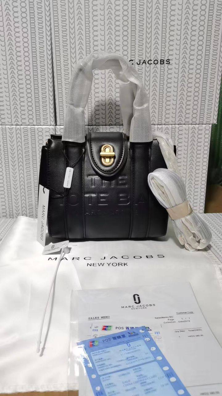 Marc Jacobs
115 dhs❣️
SIZE：18cm
High-quality 

with box
🎁🎁🎁

Zain35
♥️♥️♥️