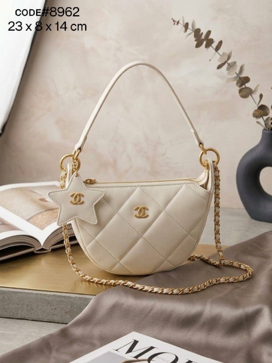 CHANEL sᴛᴀʀ ʟᴏᴏᴘ
ǫᴜɪʟᴛᴇᴅ ʟᴇᴀᴛʜᴇʀ ᴍᴀᴛᴇʀɪᴀʟ
ɢᴏʟᴅ ᴄʜᴀɪɴ ʙᴇʟᴛ sᴛʀᴀᴘ
sɪᴢᴇ : 23 cm

70 dhs✅

Zain31
♥️♥️♥️